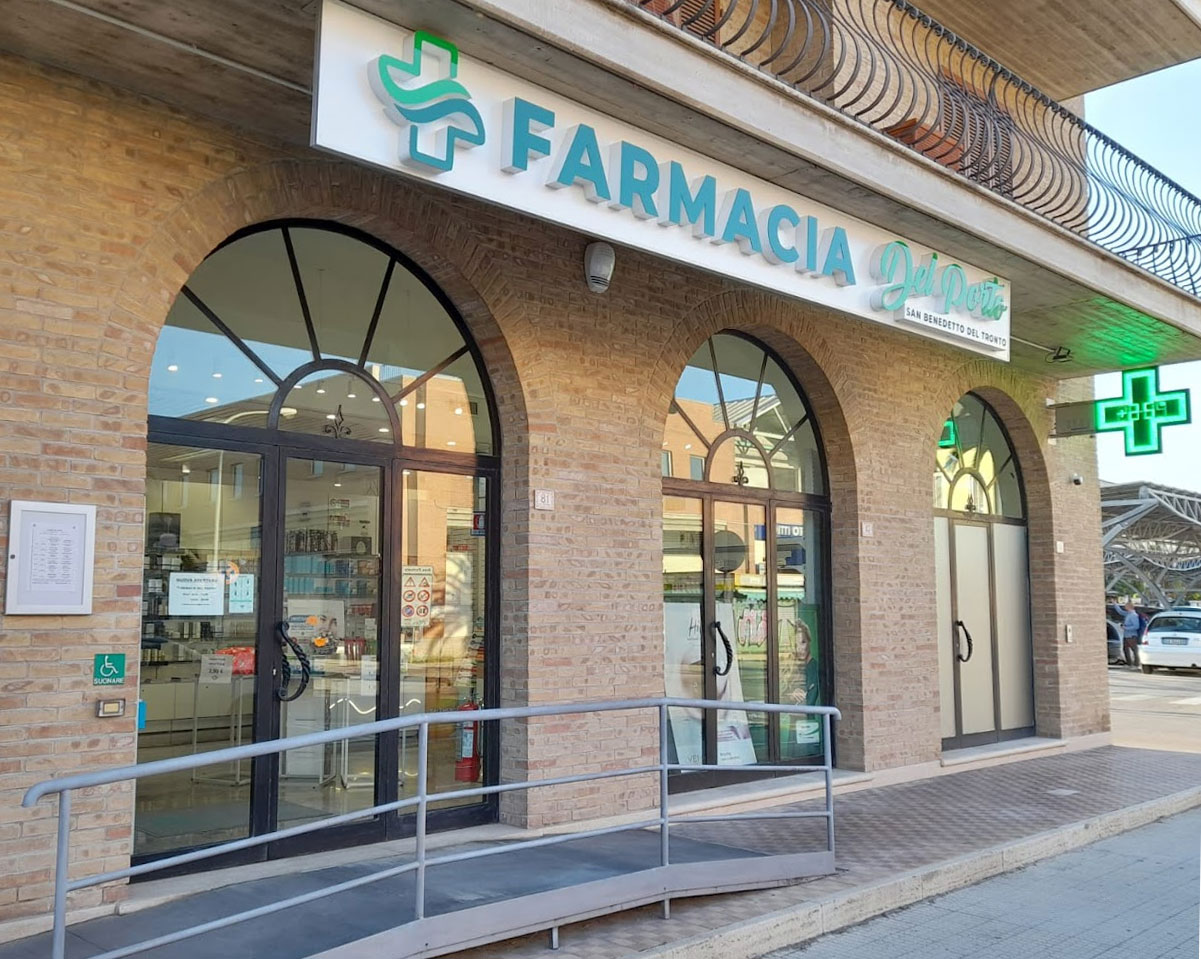 Esterno Farmacia Del Porto